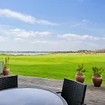 Beautiful Ground-floor With Sea View Perfect For An Coastal Vakantiehuis