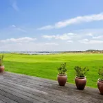 Beautiful Ground-floor With Sea View Perfect For An Coastal Vakantiehuis *