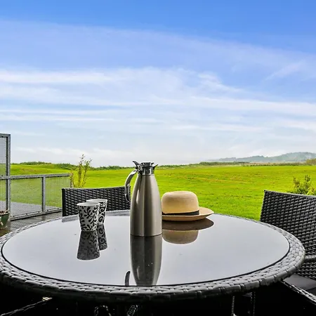 Beautiful Ground-floor With Sea View Perfect For An Coastal Vakantiehuis